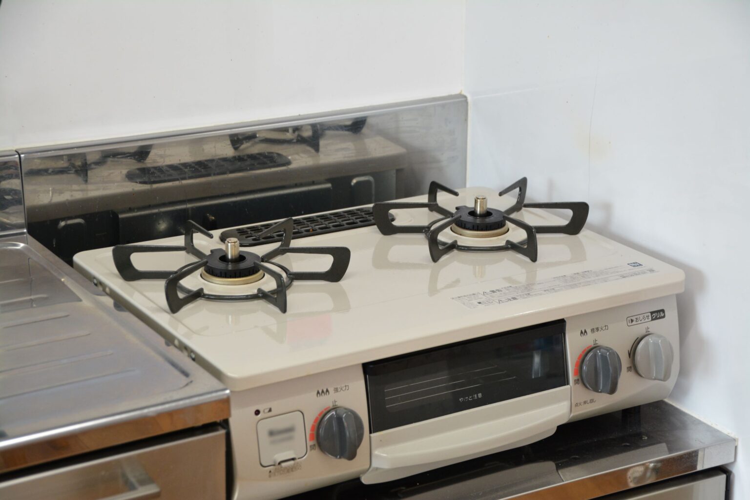 ガスコンロの隙間はdiyで 誰もが真似したくなる活用法を公開 日常コレクション